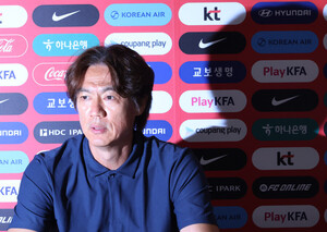 홍명보 감독 LA로 떠났는데…국회 도피 아니길, 부르면 나와야 …월드컵 참사 청문회 증인 출석 미지수