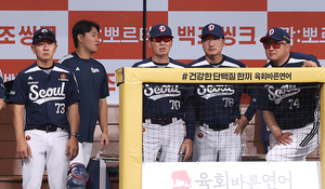 [포토S] 경기 바라보는 김원형 감독