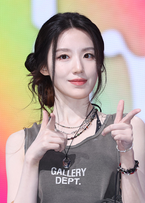 [포토S] 아이들 슈화, 투명한 피부