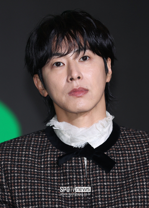 유노윤호, 결국 콘서트 장소 변경… 개표소 봉쇄 시위 장기화 여파