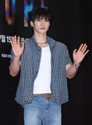 [포토S] 조범규, 체크무늬 셔츠가 찰떡