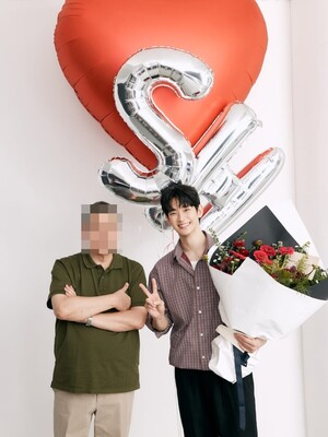김수현, 공백 깬 첫 광고 촬영 현장…맘고생 심했나 핼쑥 한 미소