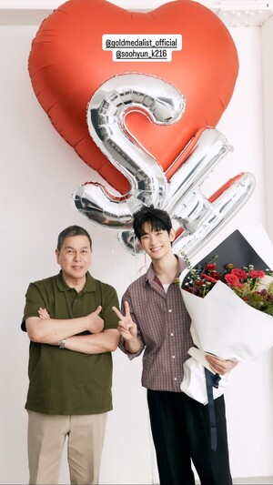 1년4개월 만에…김수현, 직접 올린 SNS→복귀 현장 환한 미소