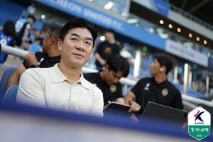 [SPO 현장] 2연패 후 승리 윤정환 감독 방긋... 우리가 전북보다 좋은 모습 보여줘
